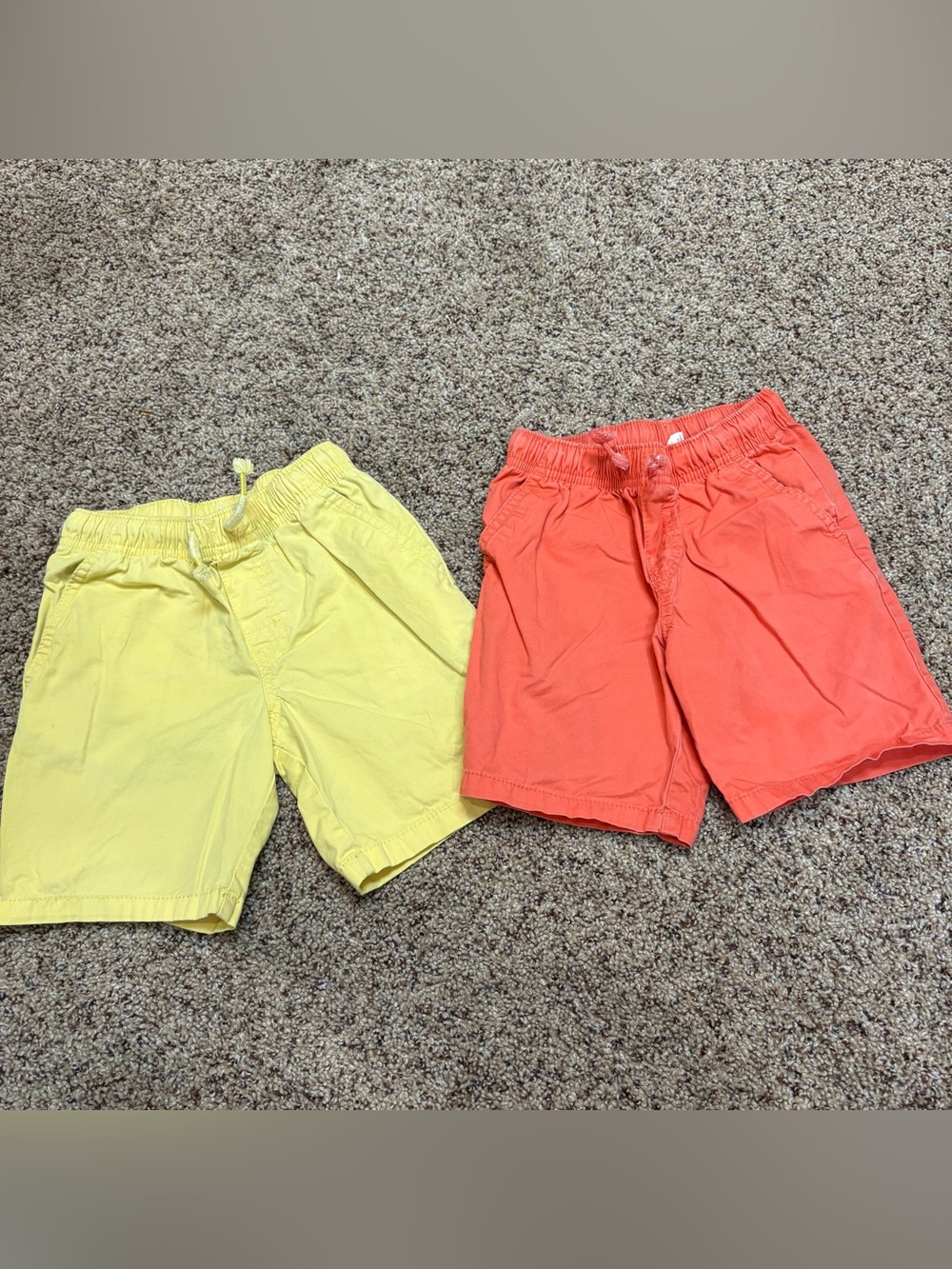 Cat & Jack Yellow and Coral Elastic-Waist Shorts 5T boys couple light stains